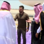 Zelensky in Arabia Saudita, le immagini del suo arrivo a Gedda