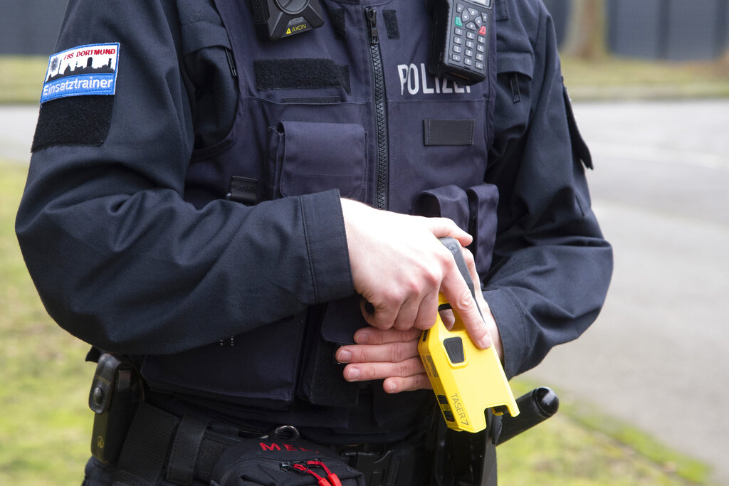 Australia, polizia usa taser contro 95enne: condizioni critiche