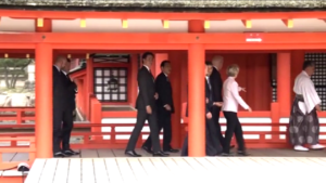 G7, i leader al santuario Itsukushima: Biden inciampa