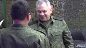 Ucraina, ministro Difesa russo visita truppe a Zaporizhzhia