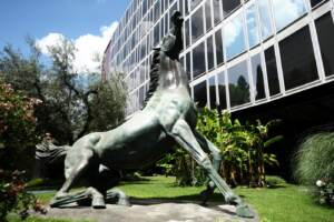 Roma, la sede generale Rai di Viale Mazzini con il cavallo di bronzo dello scultore siciliano Francesco Messina