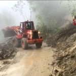 Maltempo Emilia-Romagna, vigili del fuoco a lavoro per sgomberare le strade