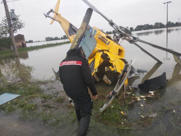 Maltempo, cade elicottero nel Ravennate: 4 feriti
