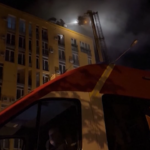 Ucraina, droni russi su Kiev: a fuoco un edificio