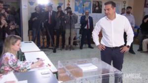 Grecia, Tsipras voto al seggio ad Atene