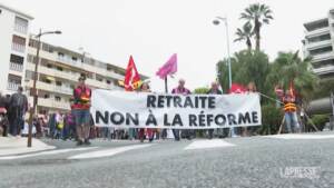 Francia, proteste per riforma pensioni si spostano a Cannes
