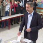 Grecia, il premier uscente Mitsotakis al voto