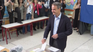 Grecia, il premier uscente Mitsotakis al voto