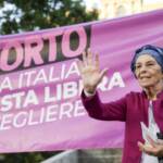 Aborto, Emma Bonino: “Dopo 45 anni serve tagliando a legge 194”