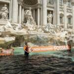 Roma, blitz attivisti Fontana di Trevi: la procura apre indagine