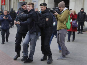Bielorussia, graziato il giornalista oppositore Protasevich