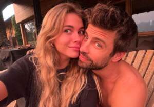 Piqué, nuova foto sui social con la fidanzata Clara: i fan di Shakira spietati