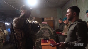 Ucraina, Zelensky in visita al fronte in Donetsk