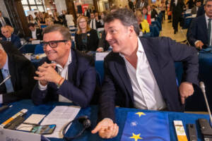 Terzo polo, prove tregua Renzi-Calenda: impegno su Europee e collaborazione leale