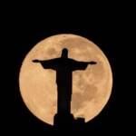 Vinicius, a Rio oscurato Cristo Redentore contro il razzismo