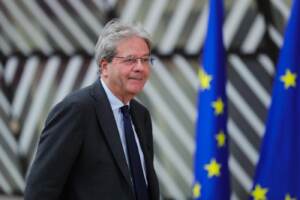 Il commissario europeo per l'Economia Paolo Gentiloni arriva per la riunione dell'Eurogruppo a Bruxelles