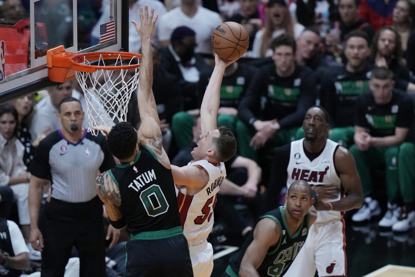 Playoff Nba, Boston vince a Miami e porta la serie in gara 5