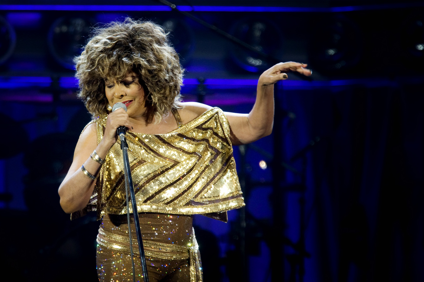 Il mondo piange Tina Turner, inarrestabile regina del rock