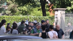 Milano, sgomberato centro sociale nel quartiere Barona