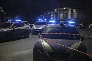 Bologna, retata e rilievi della polizia in via Natali al quartiere Pilastro