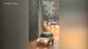 Maltempo, danni anche a Brescia: bus allagati, fango e strade crollate