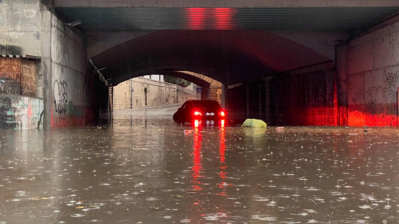 Maltempo a Brescia, allagate strade e sottopassi