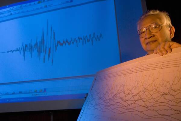 EARTHQUAKE SCIENTIST WITH GRAPH.