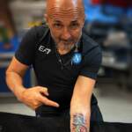 Spalletti si tatua sul braccio lo scudetto del Napoli