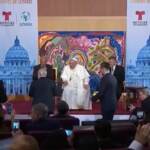 Napoli, De Laurentiis incontra il Papa e gli dona la maglia numero 10