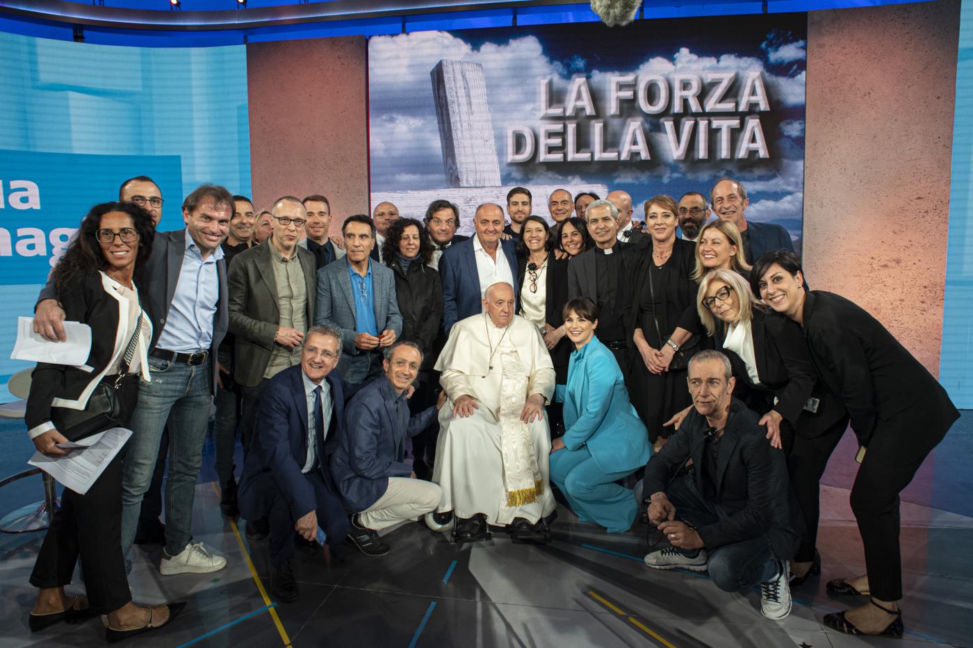 Papa Francesco, prima volta di un Pontefice in studio Rai