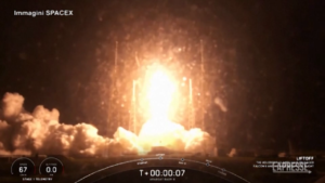 SpaceX, lanciato il satellite per telecomunicazioni Arabsat BADR-8