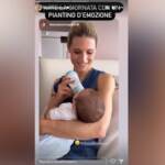 Michelle Hunziker si commuove mentre allatta il nipotino Cesare