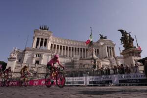 Giro d’Italia: Roglic vince edizione 106, ultima tappa a Cavendish