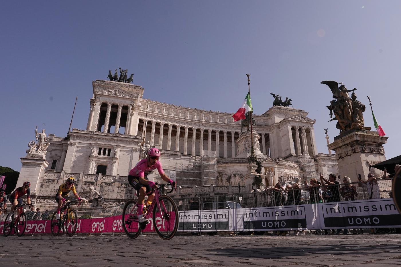 Giro d’Italia: Roglic vince edizione 106, ultima tappa a Cavendish