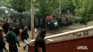 Kosovo, scontri tra serbi e Kfor: tra i feriti anche 14 soldati italiani