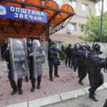 Kosovo, feriti 14 militari italiani