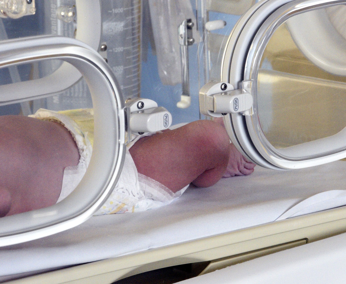 Milano, neonata lasciata davanti a ospedale Sesto San Giovanni Milano, neonata lasciata davanti a ospedale Sesto San Giovanni