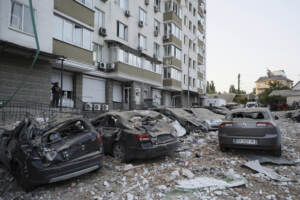 Ucraina, attacco nella notte a Kiev: abbattuti più di 20 droni