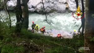 Cosenza, trovato corpo 17enne dispersa: Vigili del fuoco nel fiume