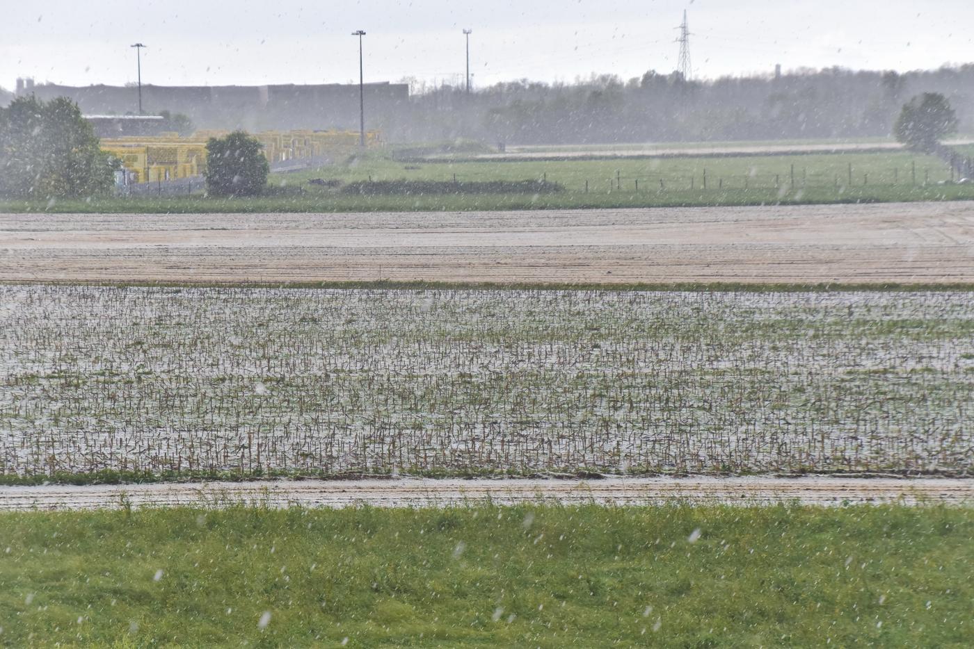 Maltempo, tempesta di grandine a Torbole sul Garda