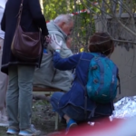 Kiev, nonno veglia sul corpo della nipote uccisa