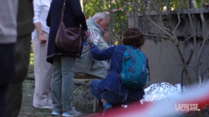 Kiev, nonno veglia sul corpo della nipote uccisa