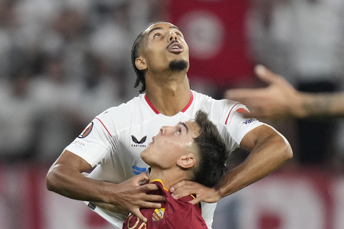 Europa League, Roma KO: finisce con le lacrime di Mou e Dybala