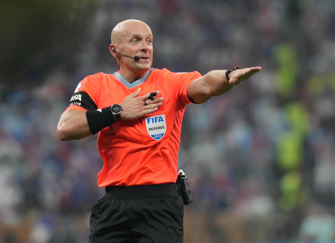 Champions League, arbitro finale a evento estrema destra: Uefa chiede chiarimenti