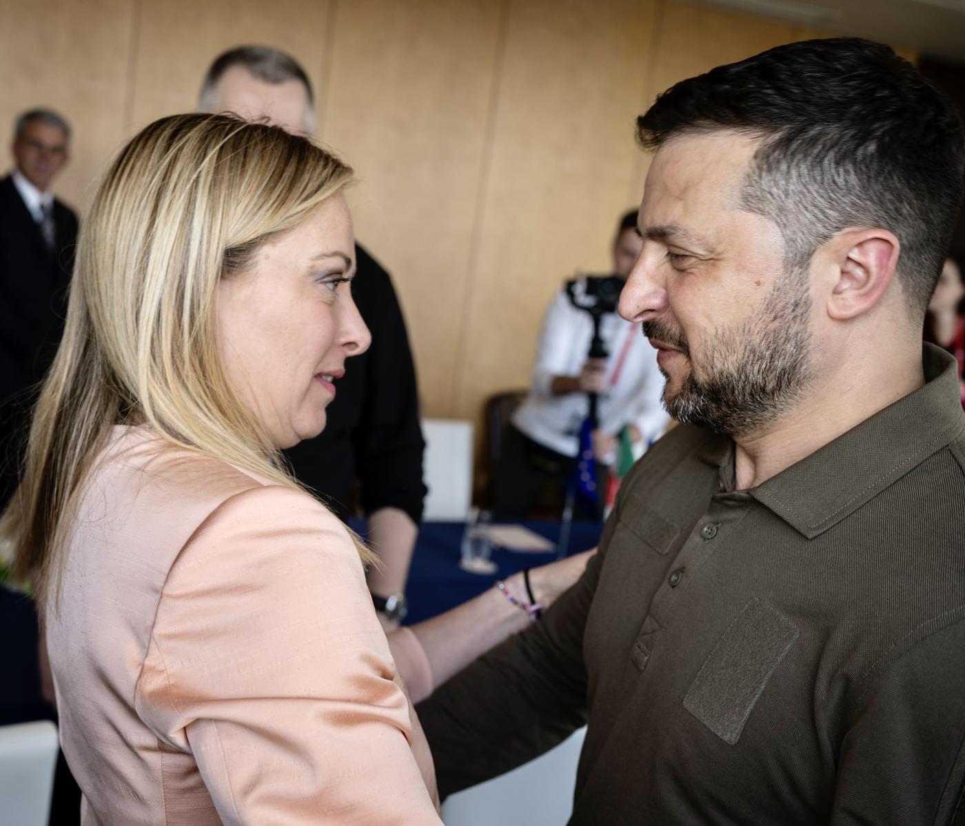 2 giugno, gli auguri di Zelensky in italiano a Meloni