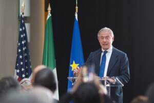 Italia-Cina, Urso a Washington: “Su Via della Seta governo deciderà in prossime settimane”