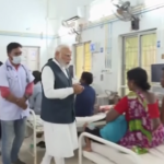 India, scontro tra treni: il premier Modi visita i feriti