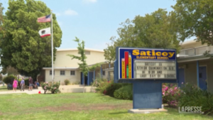 Usa, bruciata bandiera Lgbtq+ in una scuola di Los Angeles