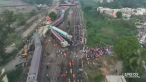 India, il luogo dell’incidente ferroviario visto dall’alto