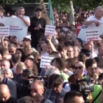 Serbia, in migliaia protestano contro il governo dopo le sparatorie di massa